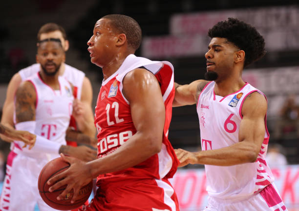 坐稳争四席 坐稳争四席