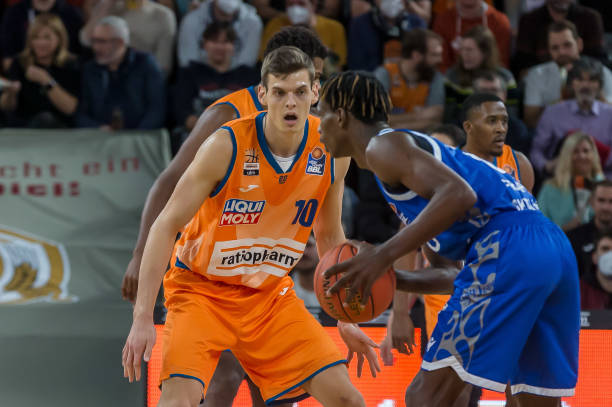 其中尤为突 其中尤为突