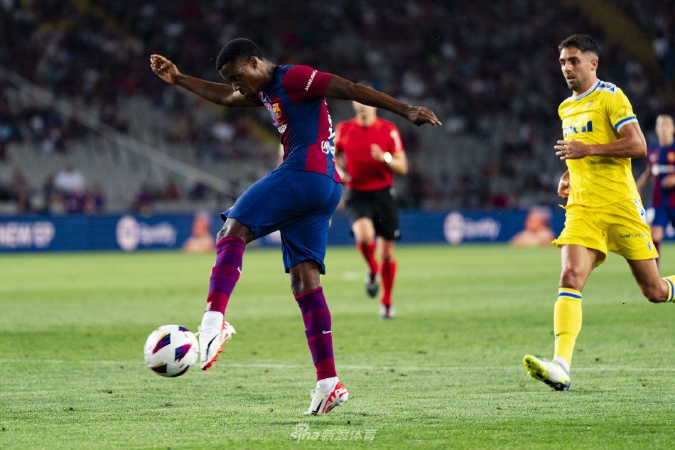 海港赛后评分，19岁新星大放异彩获全场最佳，一国脚得分不及格最低分.