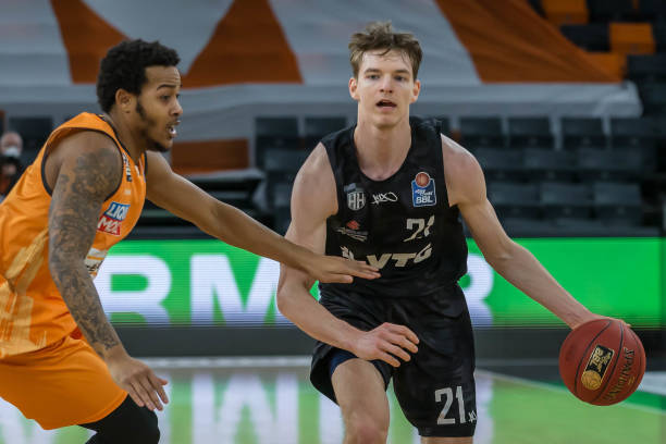 刘维伟：要在正赛中总结问题去消化&杨瀚森离队有影响（刘维伟：正赛中要边打边总结并消化问题，杨瀚森离队对球队有影响）